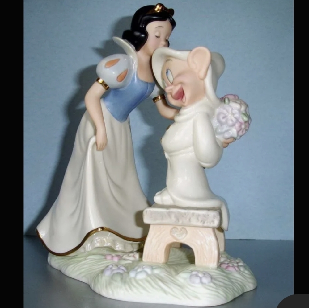Lenox Dopey's Sweet Reward Snow white figurine Limited-Edition & Numbered